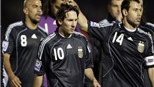 Khi Messi “đạp chân” Veron