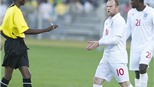 Rooney vẫn "gây chuyện" với trọng tài: Người Anh lại lo lắng