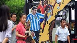 World Cup 2010 ở Trung Quốc: Thợ mừng chủ lo