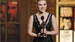 Scarlett Johansson nghẹn ngào nhận giải "Oscar" của sân khấu Mỹ
