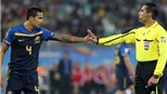 Cahill "đau khổ" sau khi dính thẻ đỏ 
