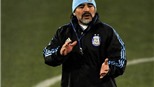  Maradona: Hôn phụ nữ vẫn thích hơn 