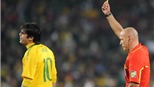 Nỗi lo của Brazil: Kaka tiếp tục nhận thẻ