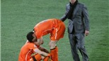 HLV Van Marwijk không hối tiếc vì đã chơi xấu