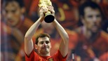 Găng tay vàng Iker Casillas: Hương môi nồng trên đất Nam Phi