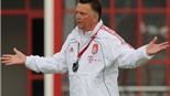 Van Gaal & Nỗi lo vắng nửa đội hình