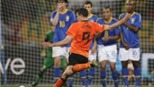 Van Persie muốn Arsenal "đá bẩn" để thắng?