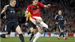 Darron Gibson chịu tang bà
