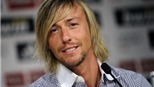 Guti chụp ảnh với áo Besiktas