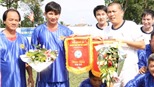 Nghệ sĩ TP.HCM và CSGT Đồng Nai cùng đá bóng làm từ thiện 