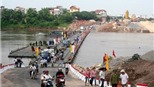 Cầu phao sông Đuống liên tiếp bị đâm đứt 