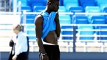 Man City "mệt mỏi" với Balotelli, Eto'o khuyên "đàn em"