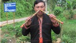 Kỳ nhân người Dao thổi sáo bằng mũi