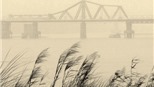 Cầu Long Biên - cô đơn giữa trời