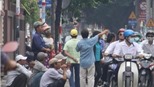 Khi bệnh viện phải treo biển: “Đừng nghe “cò” ở ngoài đường”!