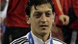 Oezil gia nhập Real với giá 15 triệu euro: Tới Bernabeu để làm lu mờ Messi?