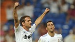 Di Maria và Van der Vaart lập công, Real đoạt Cúp Bernabeu