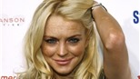 Lindsay Lohan ra tù thành "con gà đẻ trứng vàng"