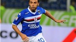 Pazzini nổi cáu vì mặt sân