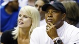 Elin Nordegren rao bán quà tặng của Tiger Woods