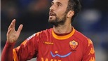 "Sát thủ" Mirko Vucinic vắng mặt sau khi "ghi bàn ngoài sân cỏ" 