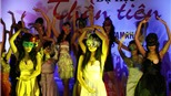 Tưng bừng đêm hội hóa trang Miss Teen