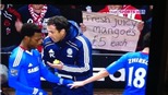 Rao bán hoa quả ở trận Liverpool - Chelsea!
