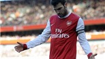 Wenger khẳng định Fabregas đã "chia tay" chấn thương dây chằng