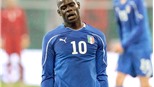  Balotelli lại bị kỳ thị màu da
