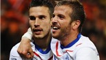 Van Persie tiếc vì Wenger không mua VDV