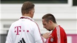 Bayern khủng hoảng: Ribery “bật” Van Gaal