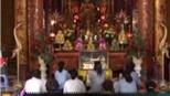 Thanh niên vào chùa học Phật pháp
