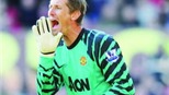 HLV Ferguson: "Hết mùa, van der Sar sẽ nghỉ hưu"