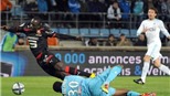 Đá bù vòng 11 Ligue 1: Mandanda cứu Marseille