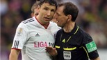 Wolfsburg sắp có Van Bommel 