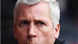 Tân HLV Newcastle thay máu BHL 