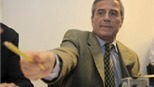 HLV đội tuyển Uruguay bị "tấn công"