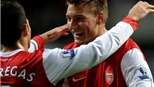 "Chân gỗ" Bendtner quyết bám trụ lại Arsenal
