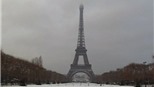 Mở cửa sân trượt băng trên tháp Eiffel
