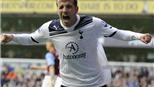 00h30 ngày 27/12, Aston Villa - Tottenham: Ngày van der Vaart trở lại