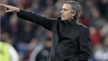 HLV Mourinho "khốn khổ" vì thời tiết khắc nghiệt