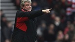 Đến lượt Steve Bruce "tố" FA vắt kiệt sức của cầu thủ