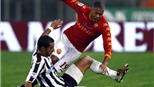 Roma "giải phóng" cho Baptista, giữ Pizarro