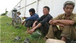 Những người lao động nghèo "oằn vai gánh Tết" 