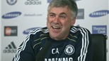 HLV Ancelotti: Chelsea không nên nghĩ tới M.U 