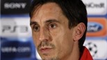 Gary Neville thế chân BLV bị mất việc?