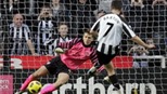 Thủ thành Szczesny xin lỗi các CĐV Arsenal 