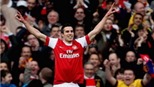  Van Persie bay cao: Sẵn sàng gặp Barca!
