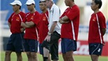 HLV Alfred Riedl: Chuyện giờ mới kể về hành trình "tìm lại sự sống"