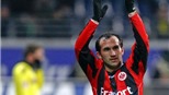 02h30 ngày 19/02,  Nuremberg - Frankfurt: Gekas trở lại